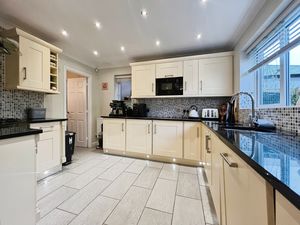 Kitchen- click for photo gallery
